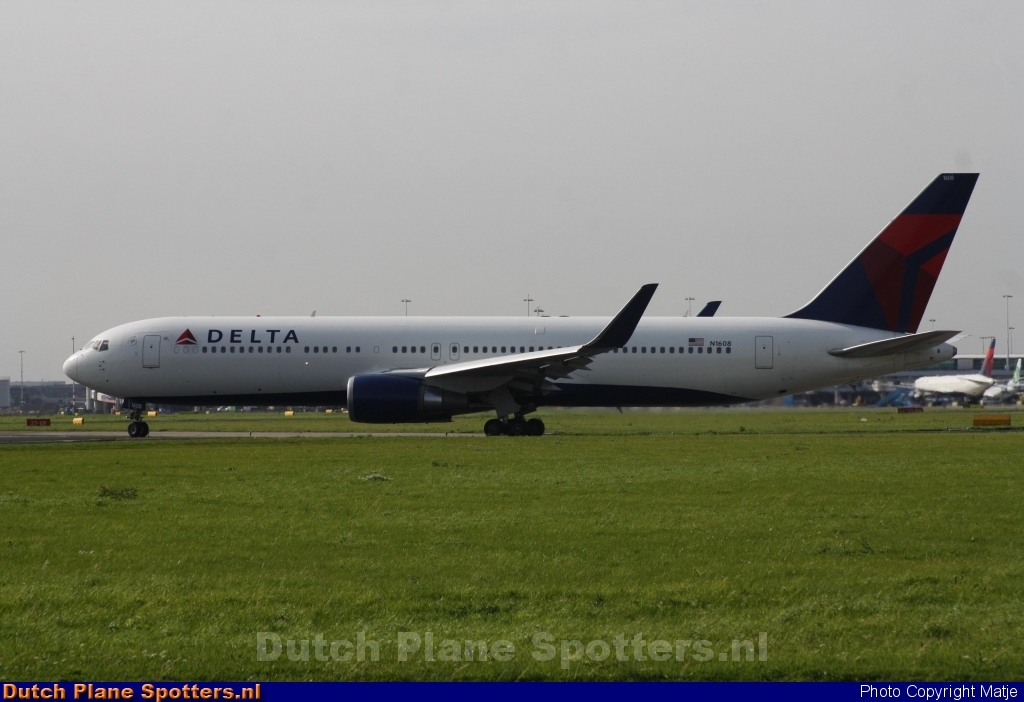 N1608 Boeing 767-300 Delta Airlines by Matje