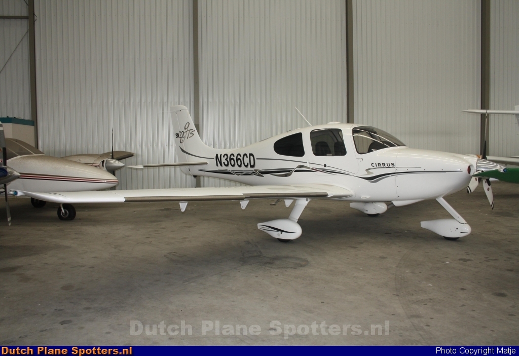 N366CD Cirrus SR-22 Private by Matje