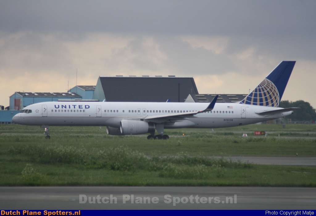 N19136 Boeing 757-200 United Airlines by Matje