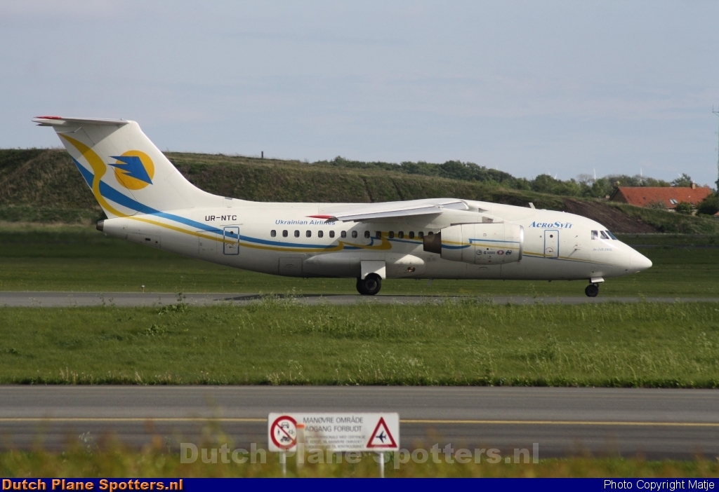 UR-NTC Antonov An-148 AeroSvit by Matje