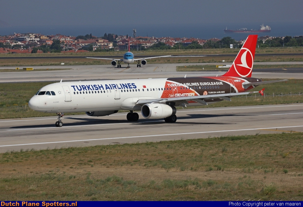 TC-JRO Airbus A321 Turkish Airlines by peter van maaren