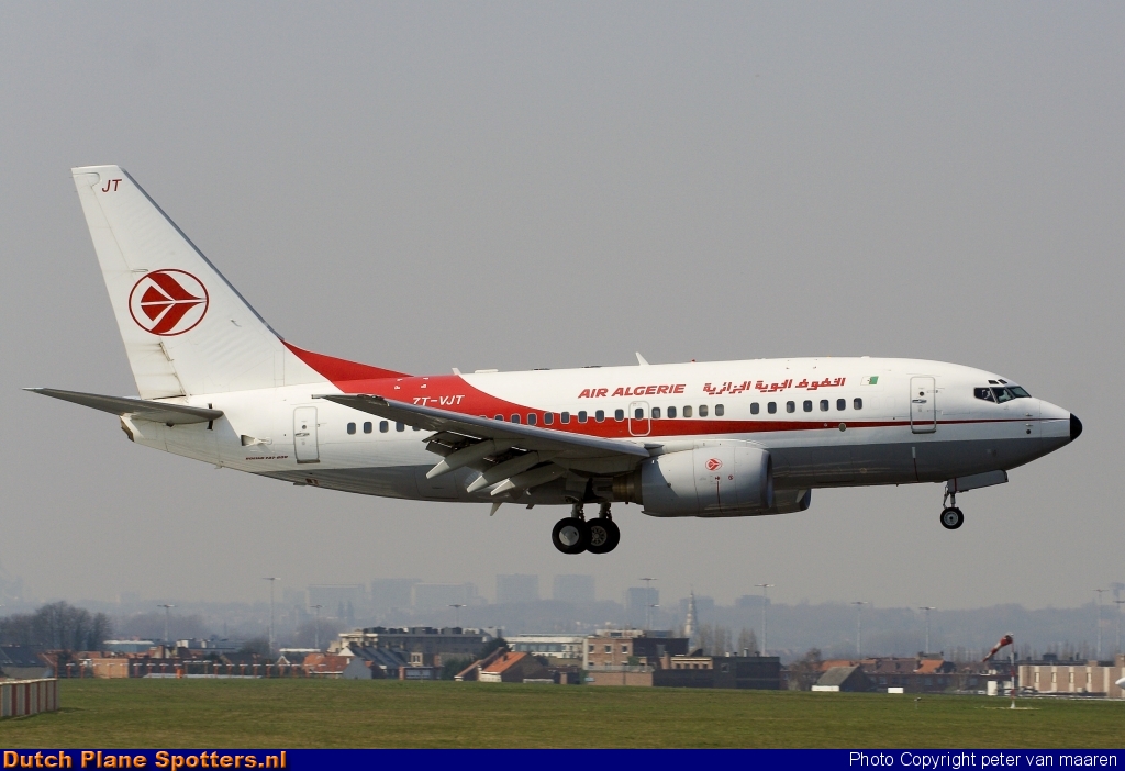 7T-VJT Boeing 737-600 Air Algérie by peter van maaren
