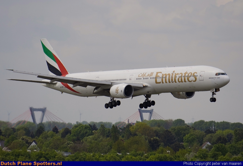 A6-EMP Boeing 777-300 Emirates by peter van maaren