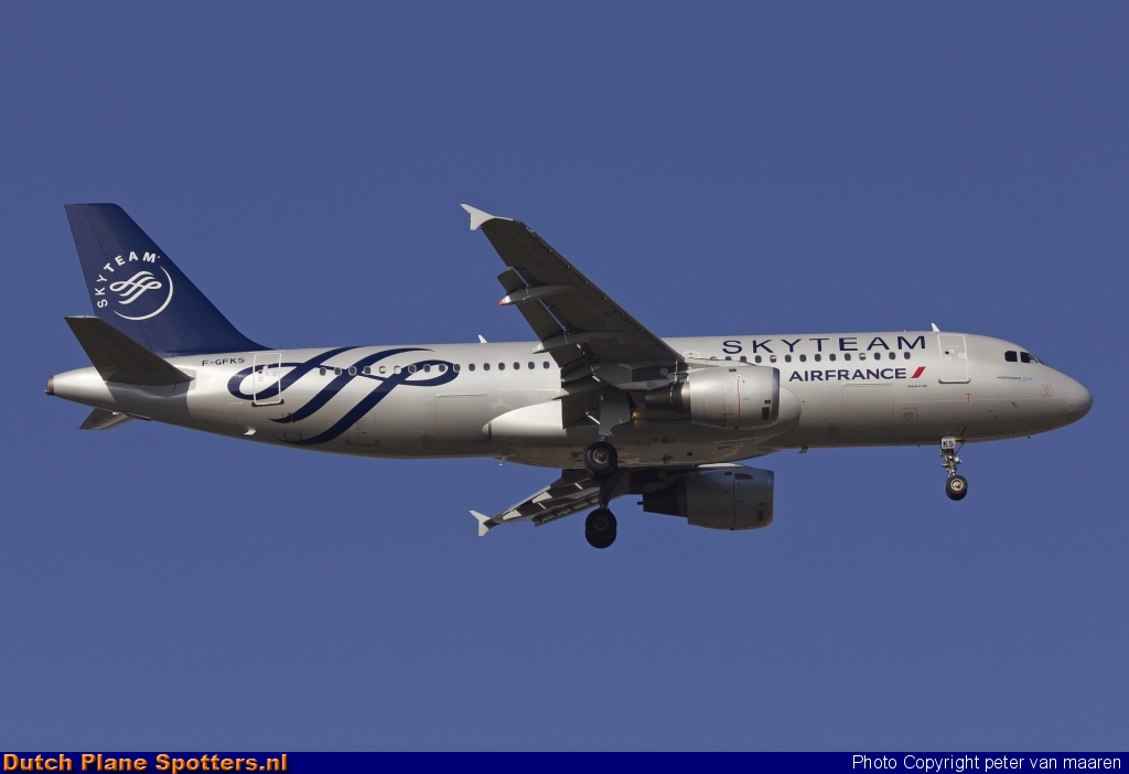 F-GFKS Airbus A320 Air France by peter van maaren
