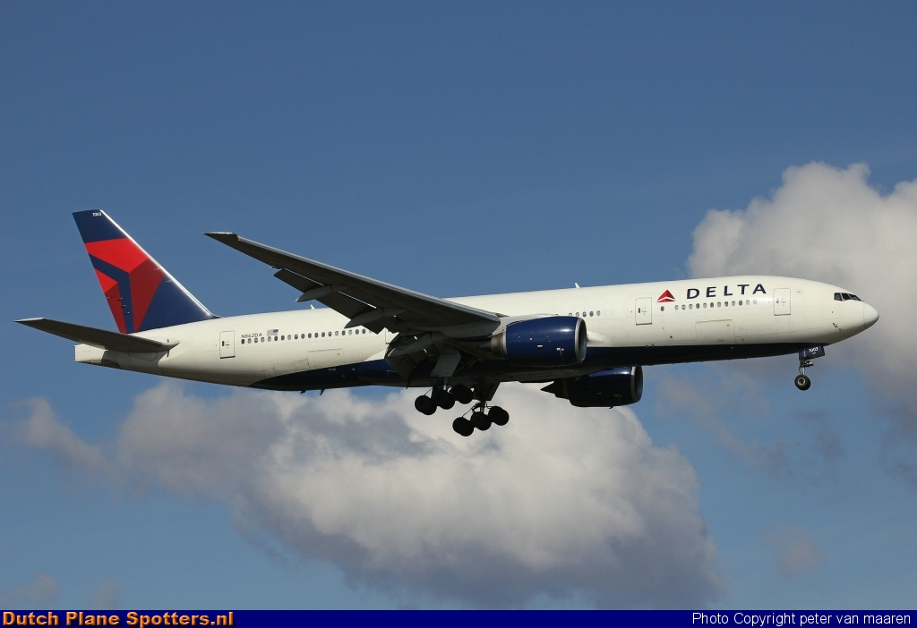 N862DA Boeing 777-200 Delta Airlines by peter van maaren