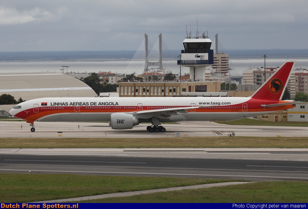 D2-TEH Boeing 777-300 TAAG Linhas Aereas de Angola by peter van maaren
