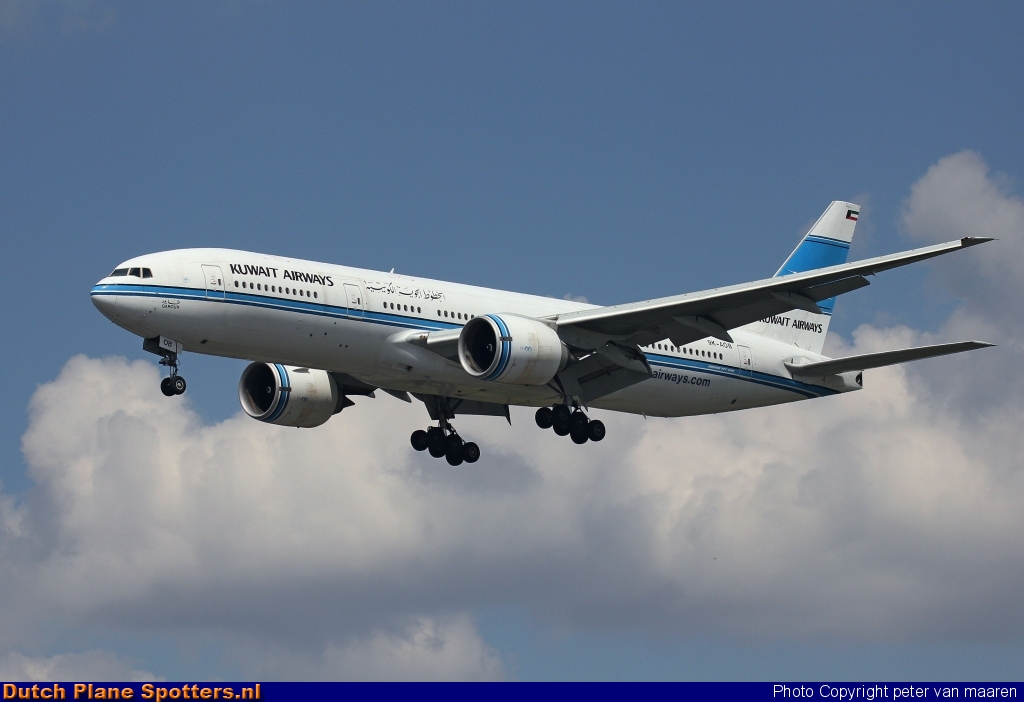 9K-AOB Boeing 777-200 Kuwait Airways by peter van maaren