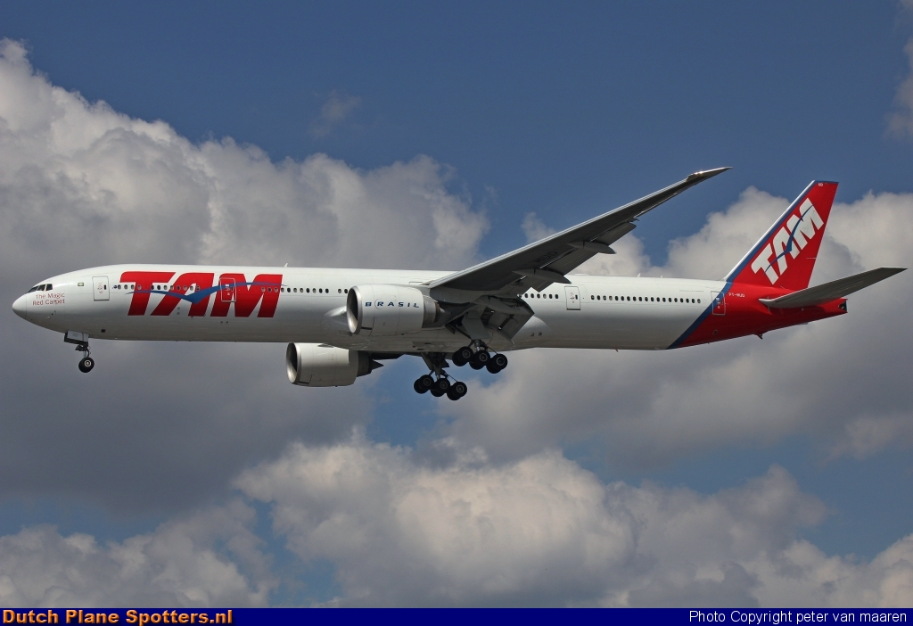 PT-MUD Boeing 777-300 TAM by peter van maaren