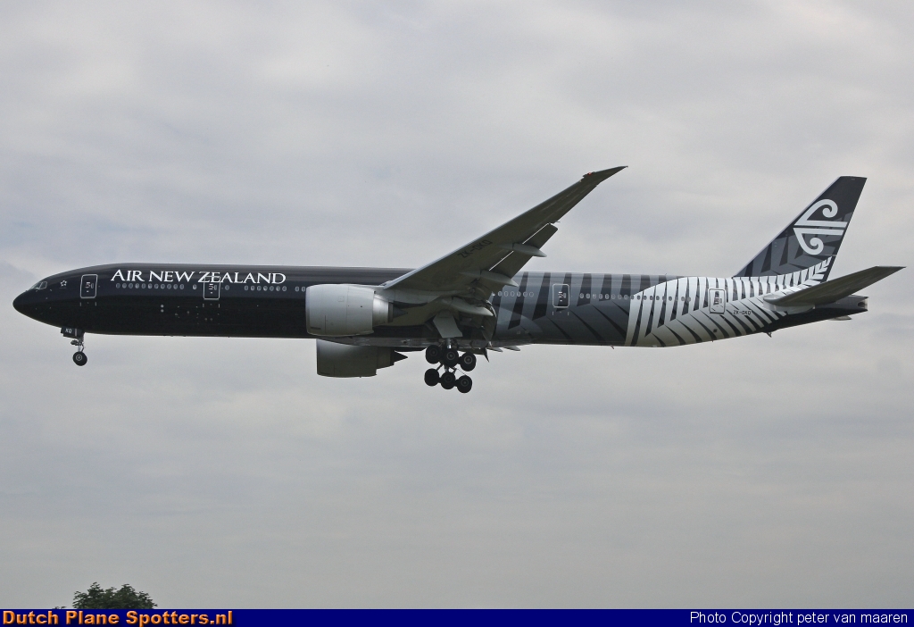 ZK-OKQ Boeing 777-300 Air New Zealand by peter van maaren