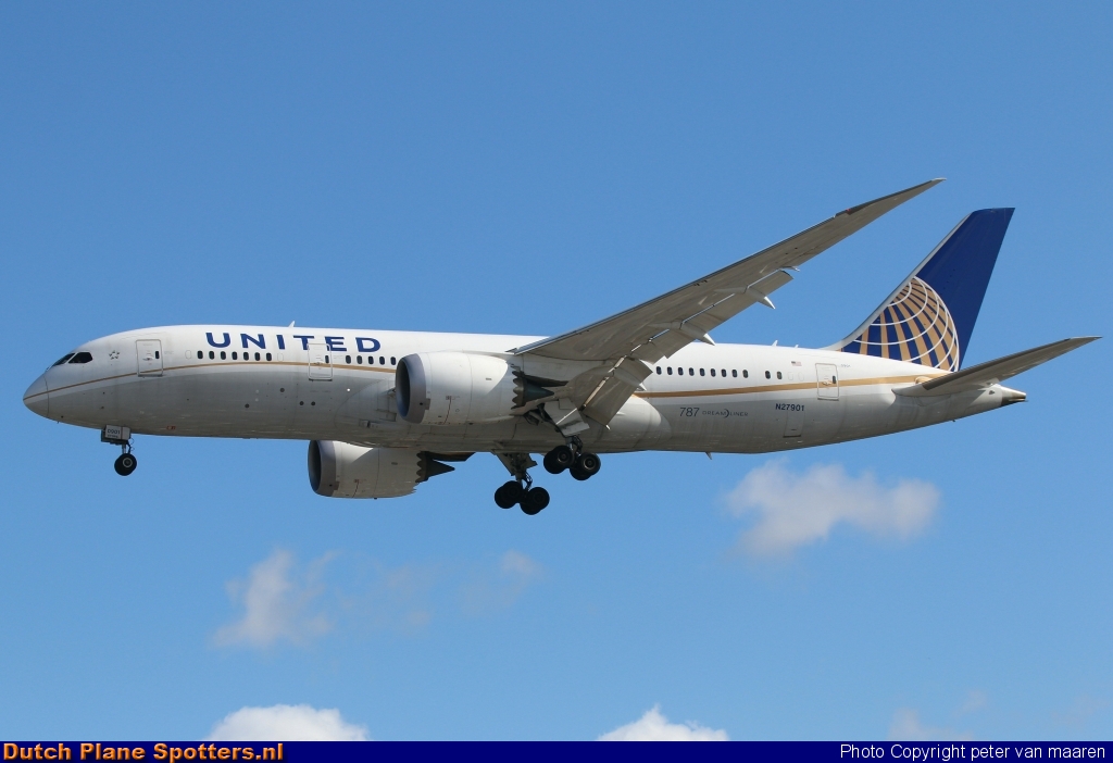 N28901 Boeing 787-8 Dreamliner United Airlines by peter van maaren