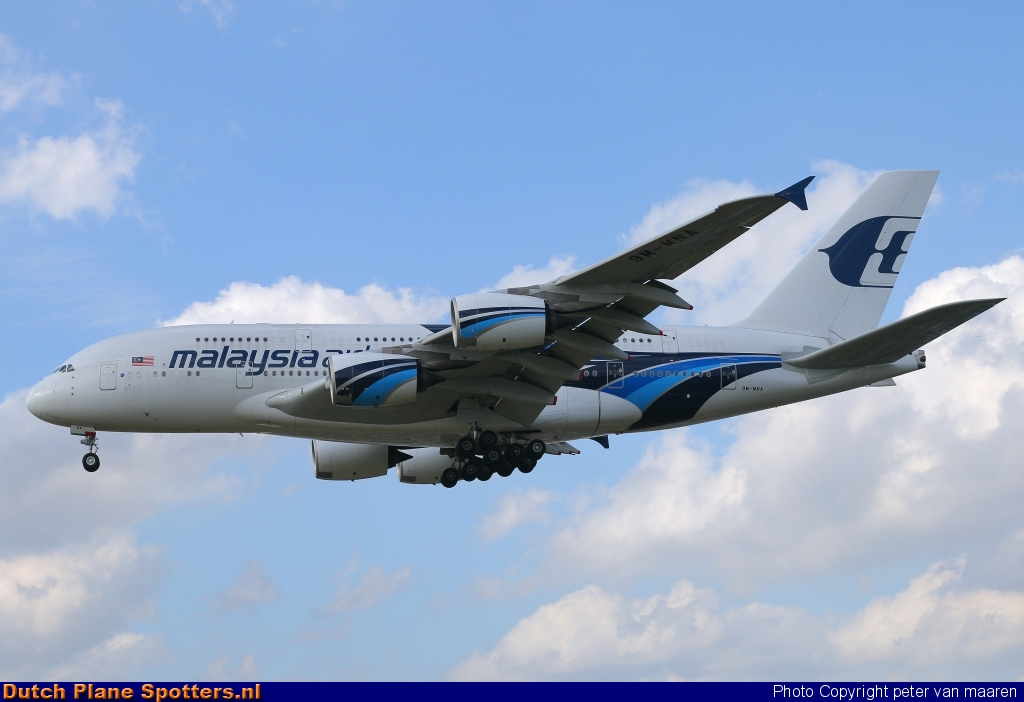 9M-MNA Airbus A380-800 Malaysia Airlines by peter van maaren