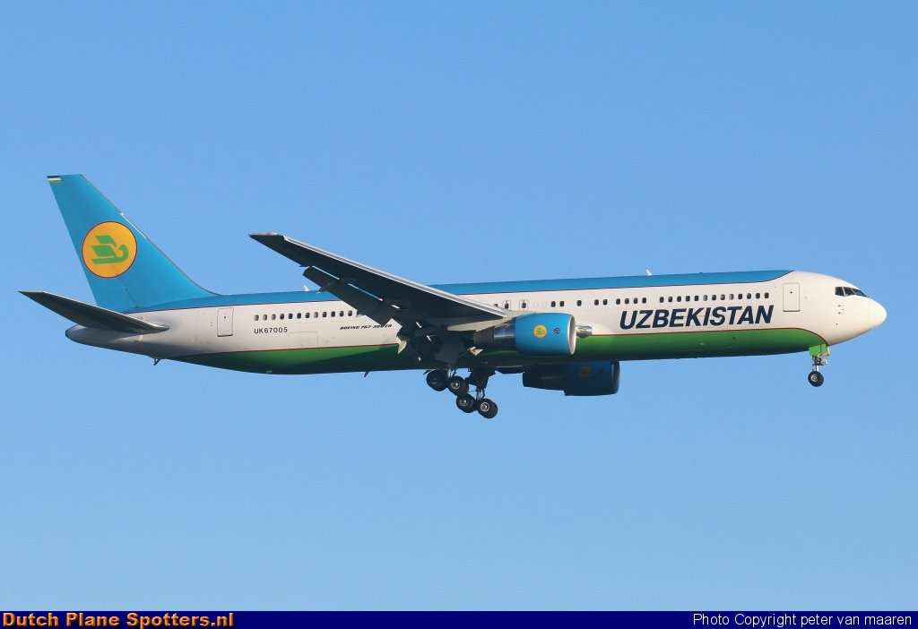 UK-67005 Boeing 777-300 Uzbekistan Airways by peter van maaren