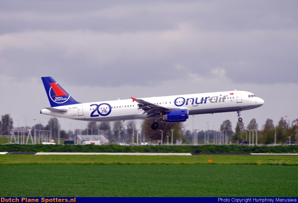 TC-OAN Airbus A321 Onur Air by Humphrey Manusiwa
