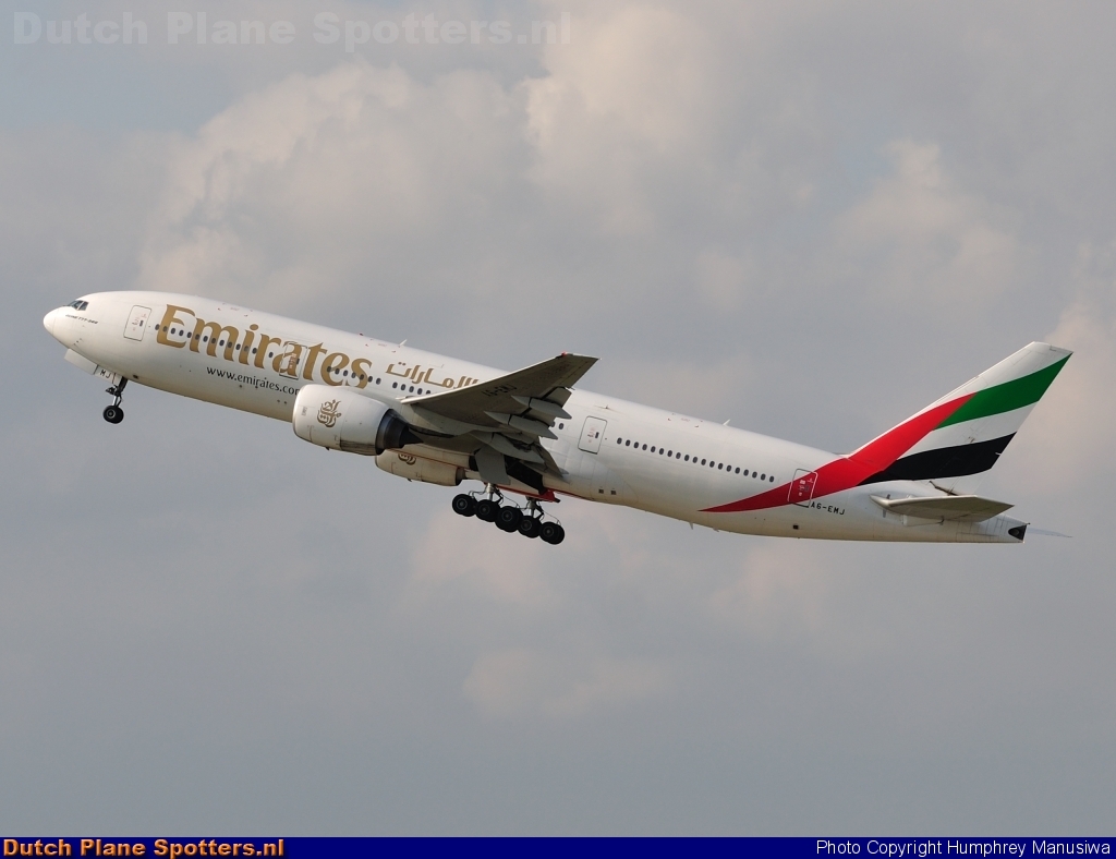 A6-EMJ Boeing 777-200 Emirates by Humphrey Manusiwa