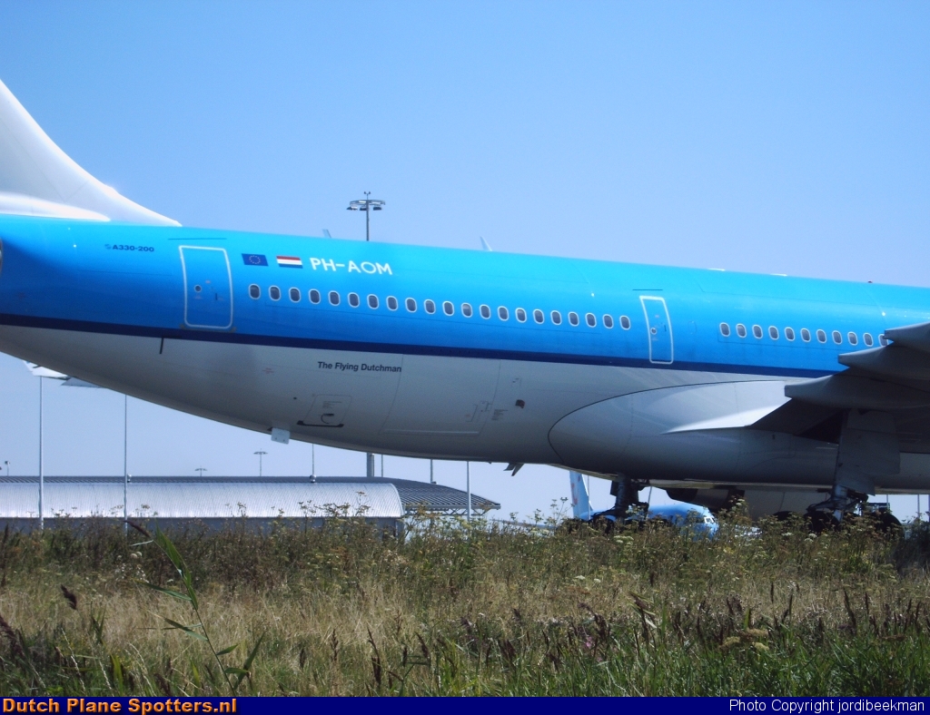 PH-AOM Airbus A330-200 KLM Royal Dutch Airlines by jordibeekman