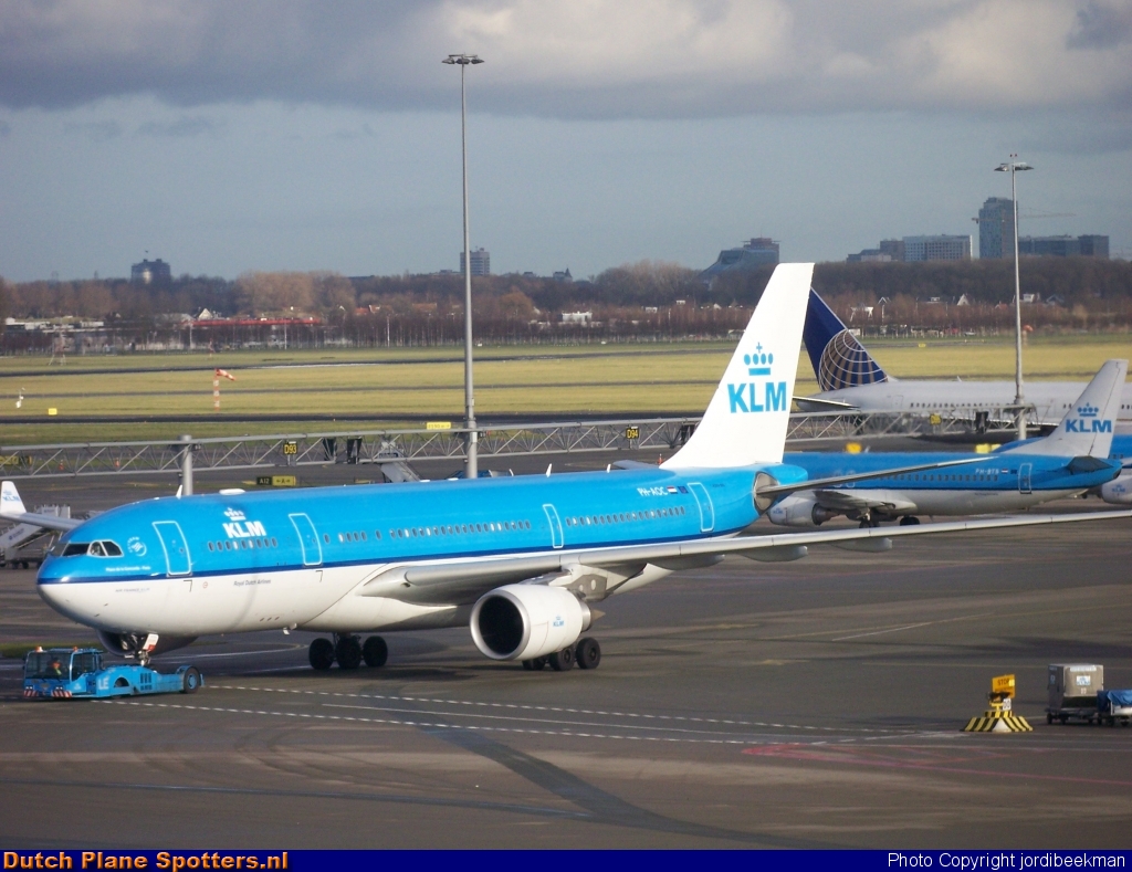 PH-AOC Airbus A330-200 KLM Royal Dutch Airlines by jordibeekman
