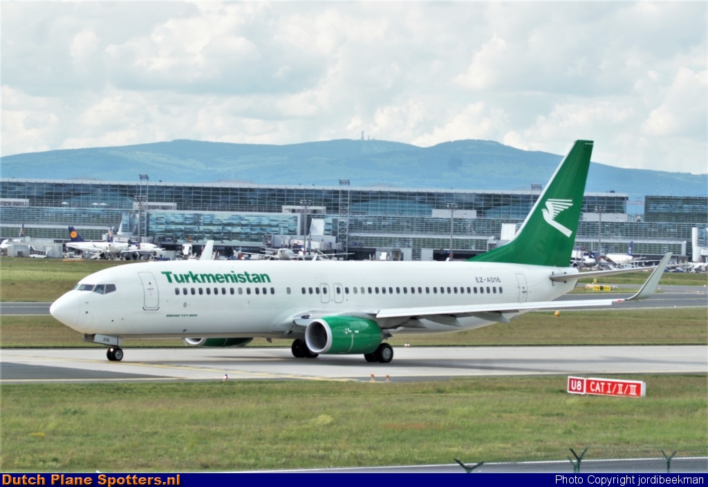 EZ-AO16 Boeing 737-800 Turkmenistan Airlines by jordibeekman