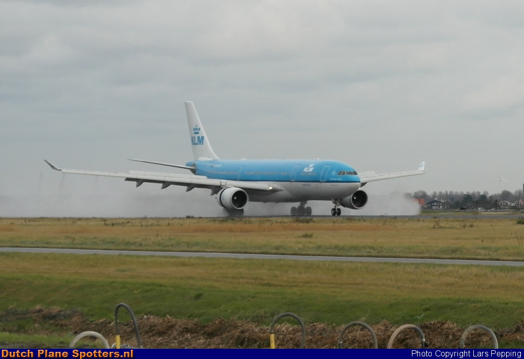 PH-AOE Airbus A330-200 KLM Royal Dutch Airlines by Lars Pepping