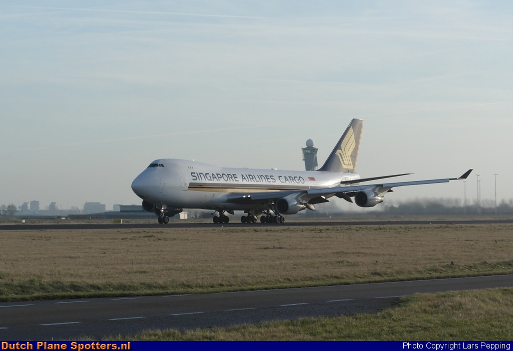 9V-SFP Boeing 747-400 Singapore Airlines Cargo by Lars Pepping