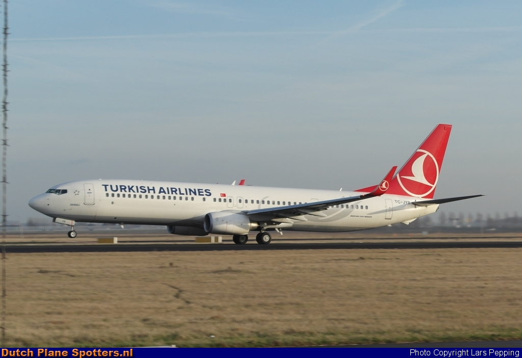 TC-JYB Boeing 737-800 Turkish Airlines by Lars Pepping