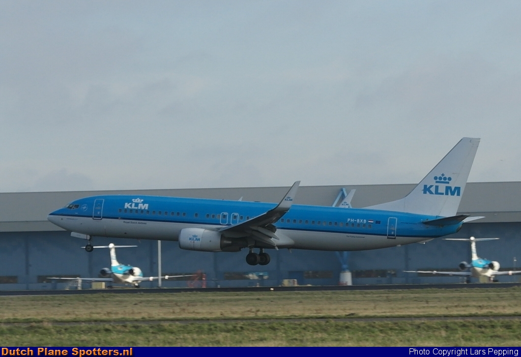 PH-BXB Boeing 737-800 KLM Royal Dutch Airlines by Lars Pepping