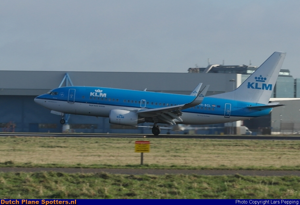 PH-BGL Boeing 737-700 KLM Royal Dutch Airlines by Lars Pepping