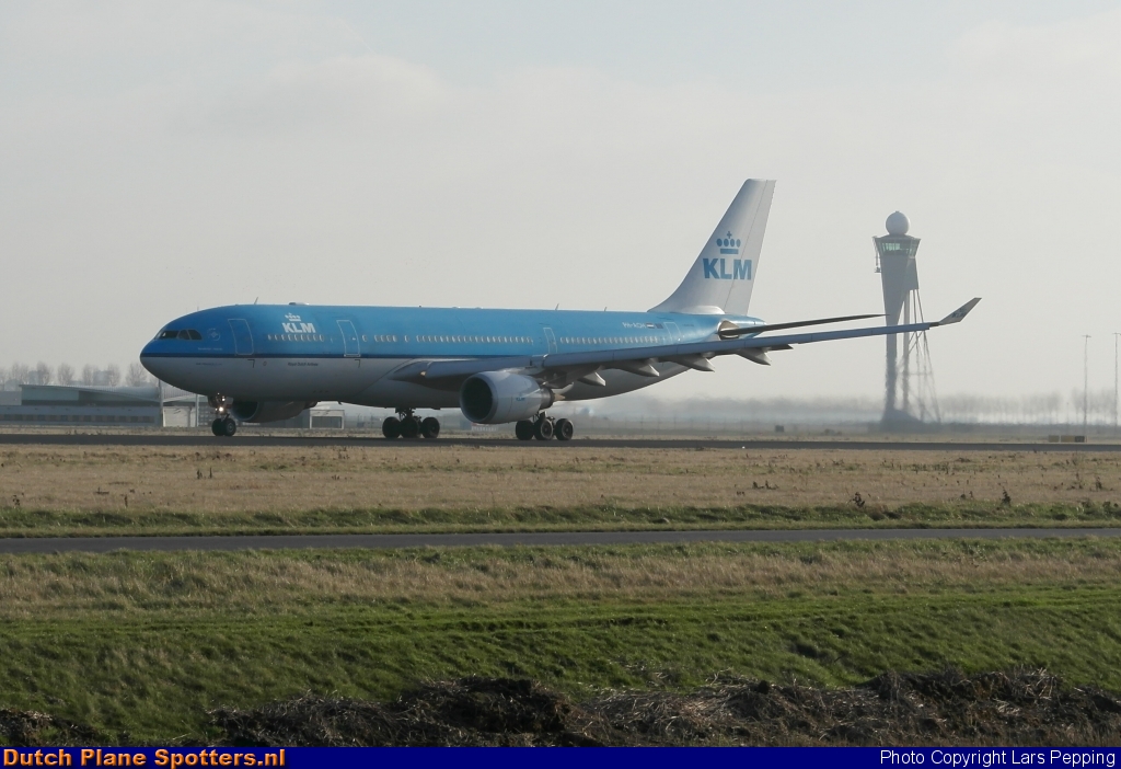 PH-AOH Airbus A330-200 KLM Royal Dutch Airlines by Lars Pepping