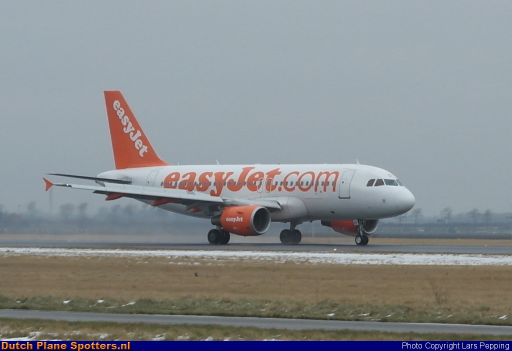 G-EZDT Airbus A319 easyJet by Lars Pepping
