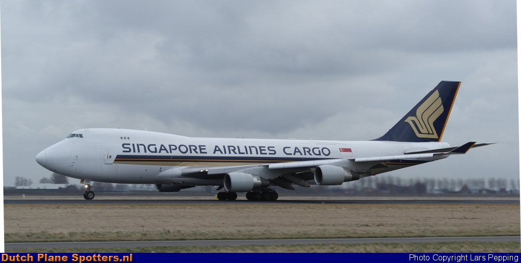 9V-SFP Boeing 747-400 Singapore Airlines Cargo by Lars Pepping
