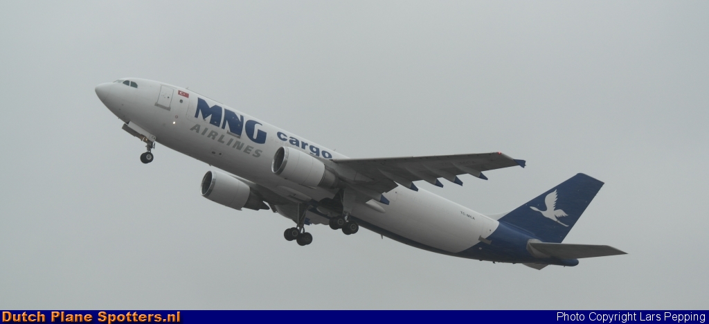 TC-MCA Airbus A300 MNG Airlines by Lars Pepping