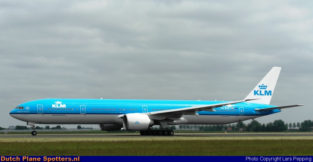 PH-BVK Boeing 777-300 KLM Royal Dutch Airlines by Lars Pepping