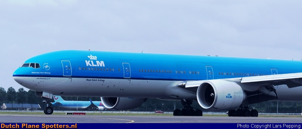 PH-BVG Boeing 777-300 KLM Royal Dutch Airlines by Lars Pepping