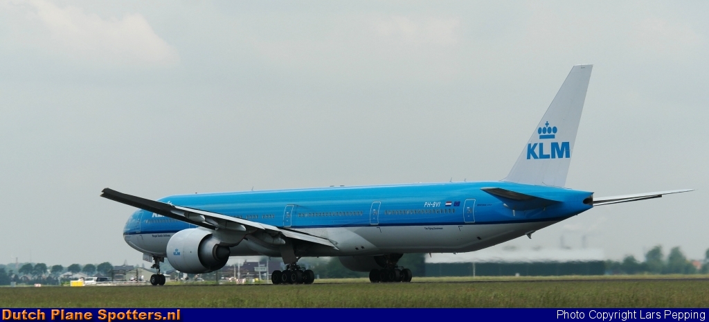 PH-BVI Boeing 777-300 KLM Royal Dutch Airlines by Lars Pepping