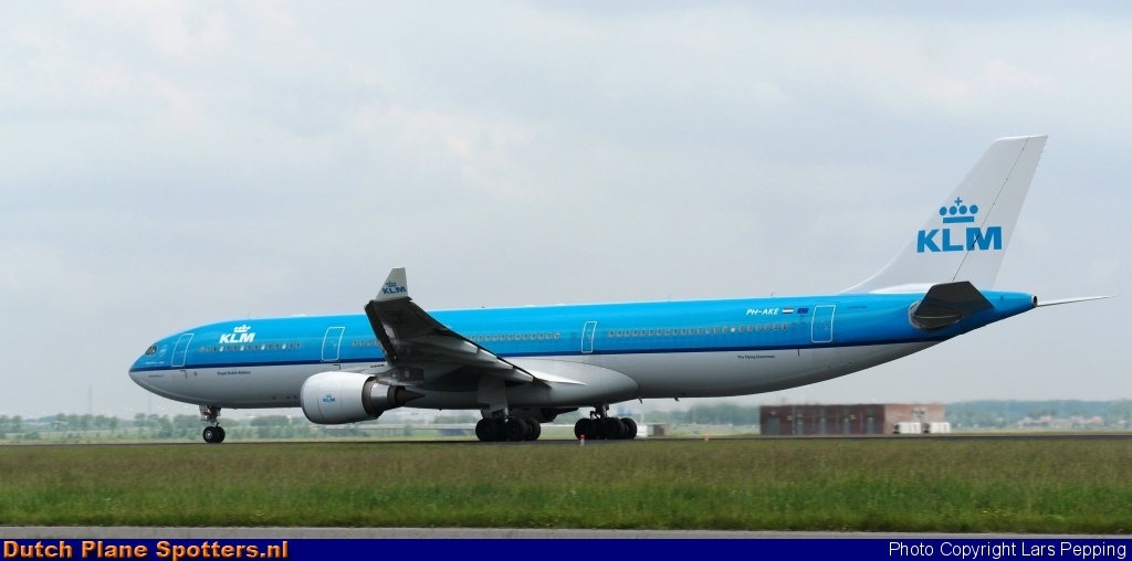 PH-AKE Airbus A330-300 KLM Royal Dutch Airlines by Lars Pepping
