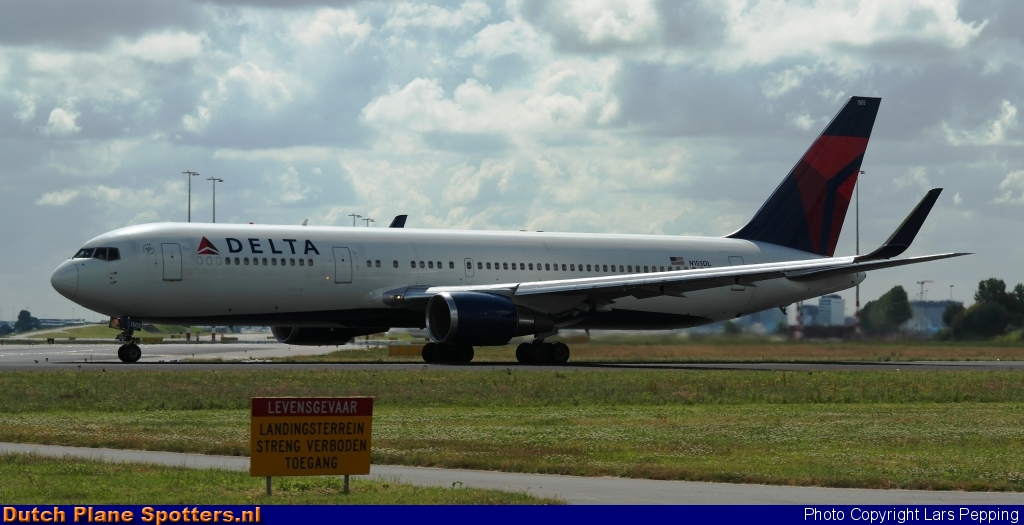 N155DL Boeing 767-300 Delta Airlines by Lars Pepping