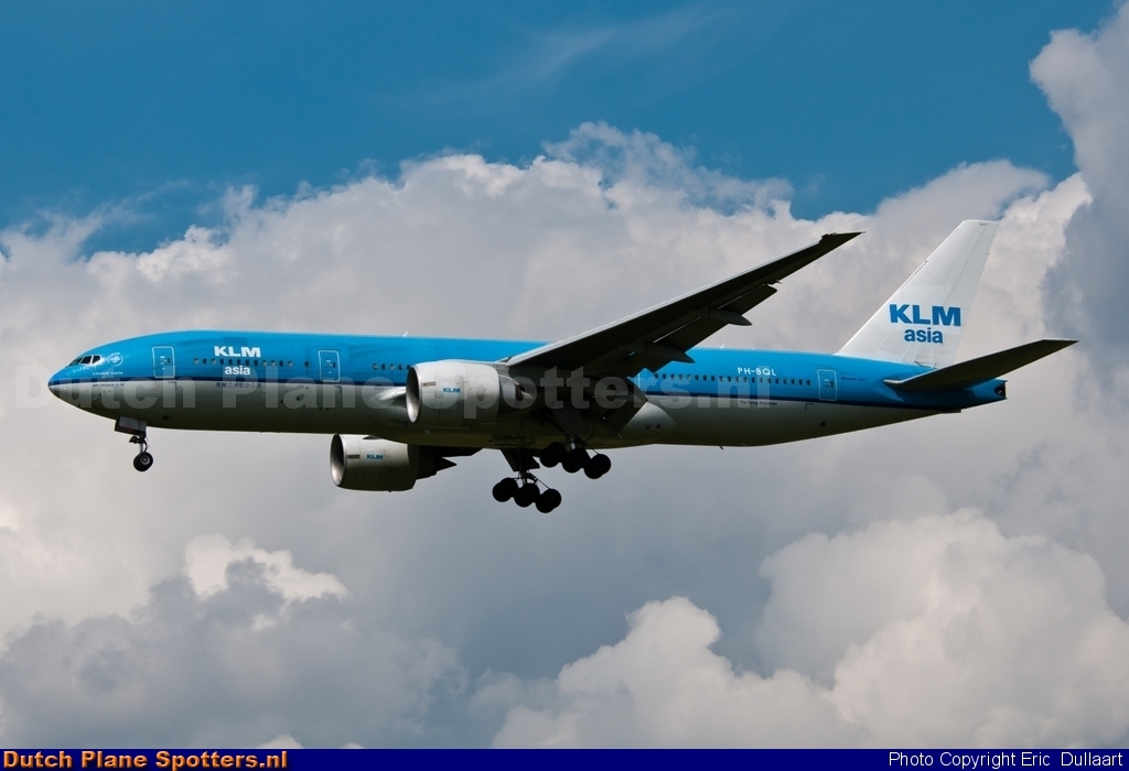 PH-BQL Boeing 777-200 KLM Asia by Eric  Dullaart