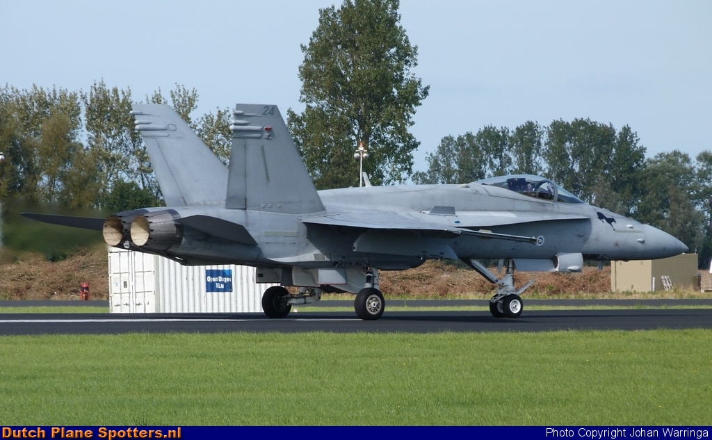 HN-424 McDonnell Douglas F-18 Hornet MIL - Finnish Air Force by Johan Warringa