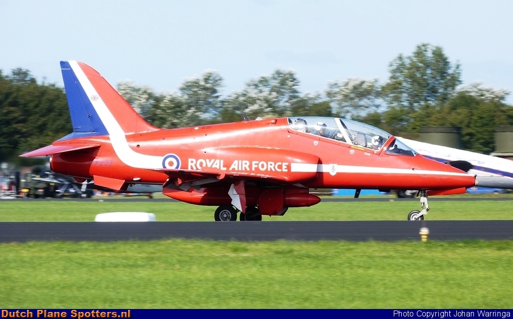 XX227 BAe Hawk T1 MIL - British Royal Air Force (Red Arrows) by Johan Warringa