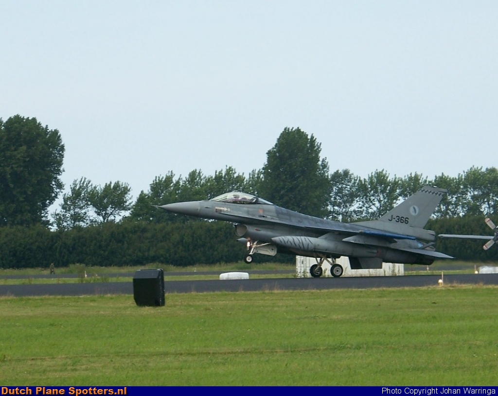 J-366 General Dynamics F-16 Fighting Falcon MIL - Dutch Royal Air Force by Johan Warringa