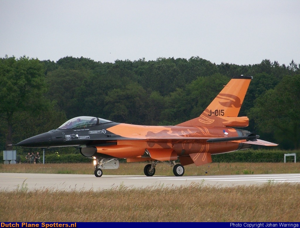 J-015 General Dynamics F-16 Fighting Falcon MIL - Dutch Royal Air Force by Johan Warringa