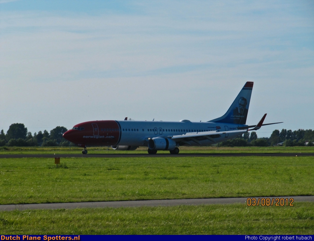 LN-DVP Boeing 737-800 Norwegian Air Shuttle by Robert hubach