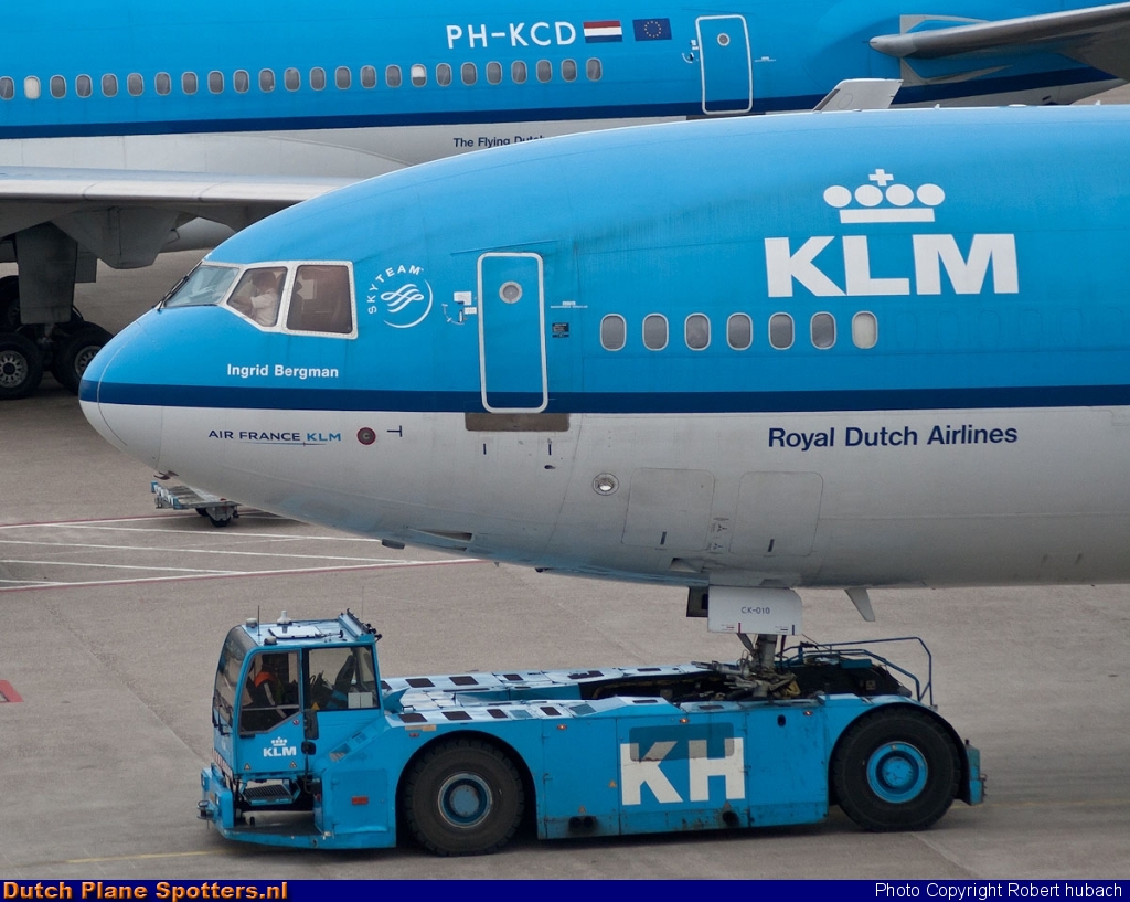 PH-KCK McDonnell Douglas MD-11 KLM Royal Dutch Airlines by Robert hubach