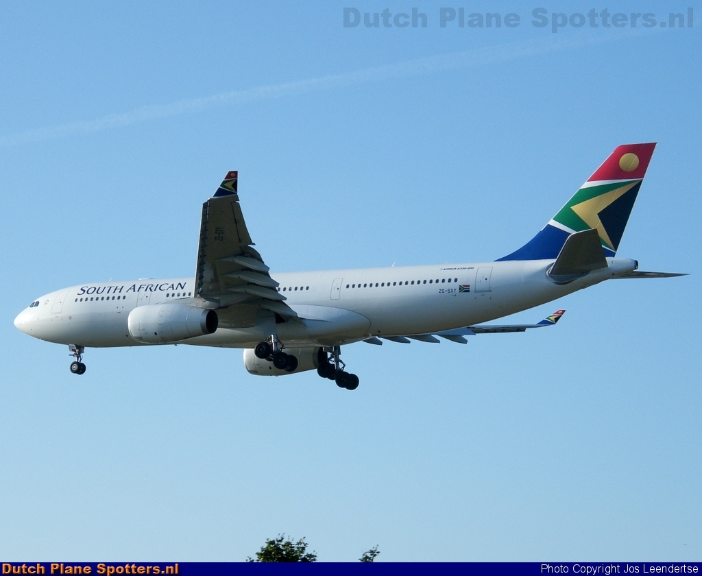ZS-SXY Airbus A330-200 South African Airlines by Jos Leendertse