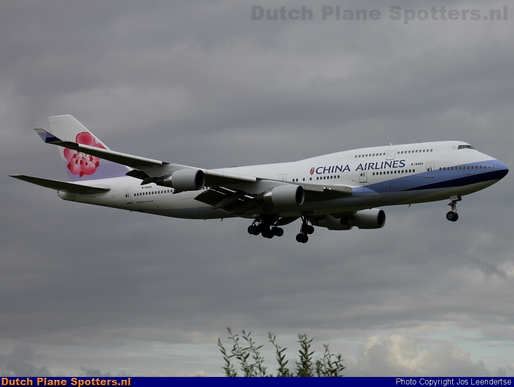 B-18205 Boeing 747-400 China Airlines by Jos Leendertse