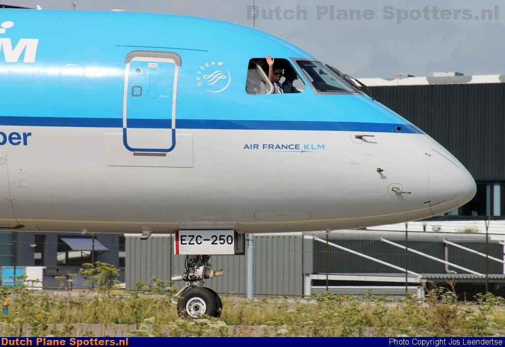 PH-EZC Embraer 190 KLM Cityhopper by Jos Leendertse