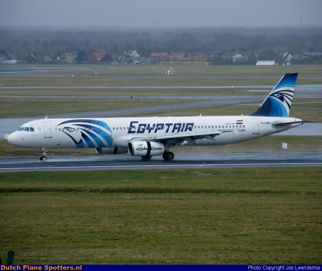 SU-GBW Airbus A321 Egypt Air by Jos Leendertse
