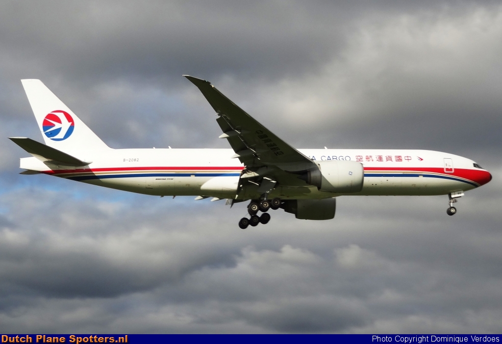 B-2082 Boeing 777-F China Cargo Airlines by Dominique Verdoes