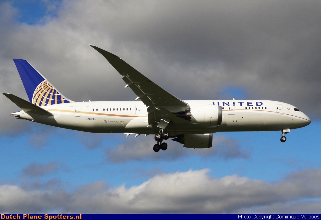 N20904 Boeing 787-8 Dreamliner United Airlines by Dominique Verdoes