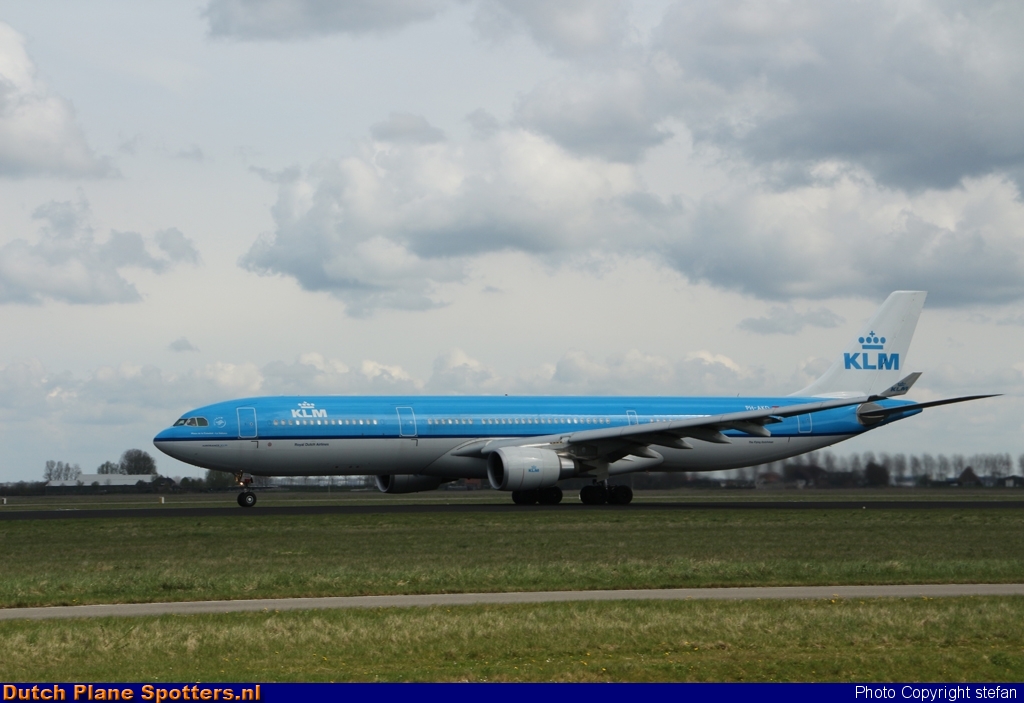 PH-AKD Airbus A330-300 KLM Royal Dutch Airlines by stefan