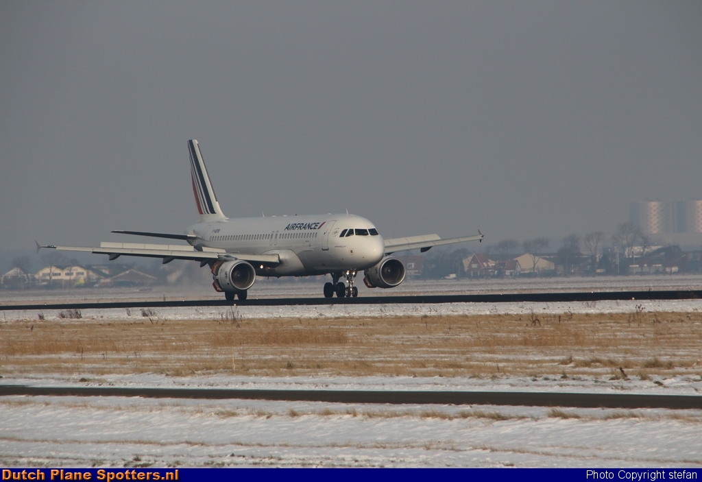 F-HEPB Airbus A320 Air France by stefan